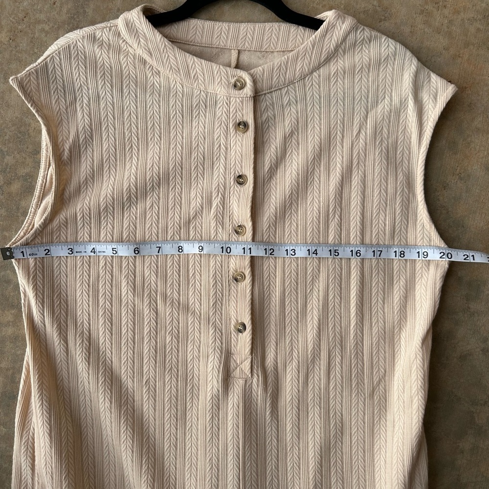 Sleeveless Cream Top - Picture 2 of 7